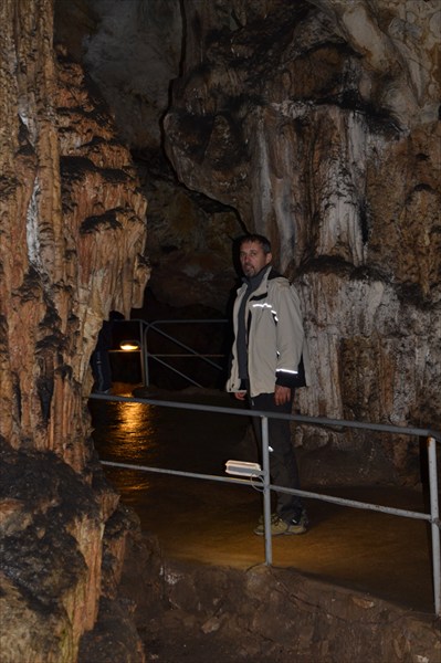 Крым.В пещере Эмине